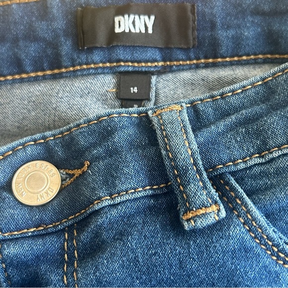 NWT DKNY Girls Full Length Regular Rise Stretch Denim Jeans 14 - Endless Sky - Picture 9 of 10